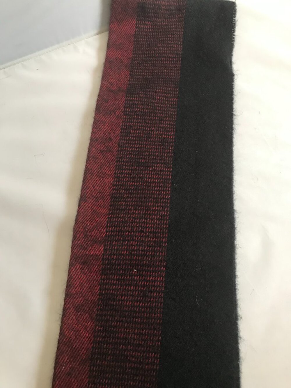 Men's Scarf Black/Red Unbranded Acrylic 51" long Width 6" when folded in halve